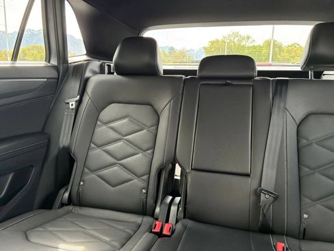 Used 2025 Volkswagen Atlas Cross Sport SE AWD/4WD image 41