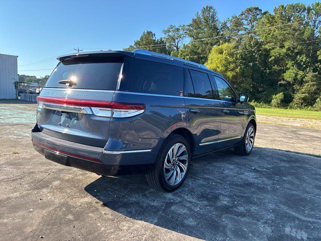 Used 2023 Lincoln Navigator Reserve AWD/4WD image 3