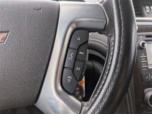 Used 2017 Chevrolet Traverse LT image 14