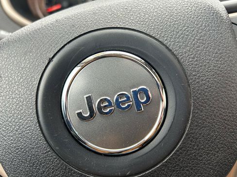 Used 2015 Jeep Cherokee Limited w/ Luxury Group FWD image 21