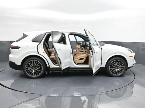 Used 2022 Porsche Cayenne image 44