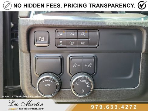 Used 2025 Chevrolet Suburban LT RWD image 20
