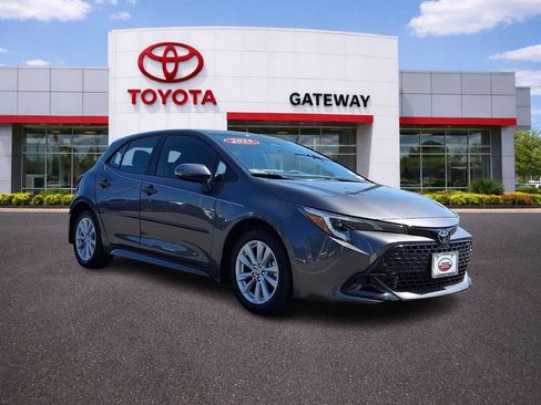 Used 2024 Toyota Corolla SE FWD image 3