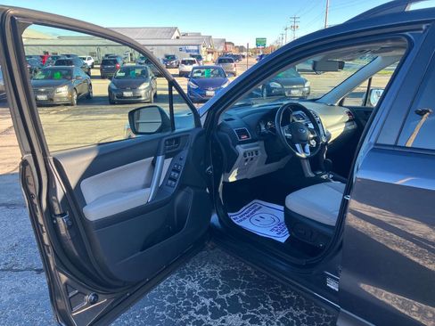 Used 2017 Subaru Forester 2.5i Premium image 9