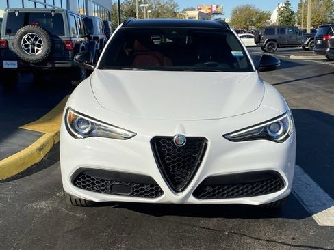 Used 2022 Alfa Romeo Stelvio Veloce image 3