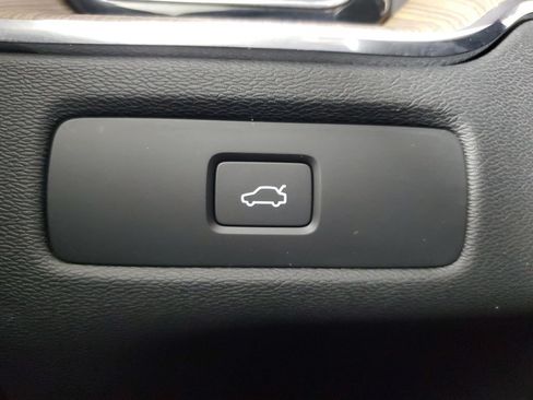 Used 2023 Volvo XC60 B5 Plus w/ Protection Package Premier FWD image 37