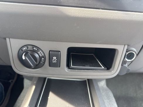 Used 2016 Nissan Frontier SV image 17