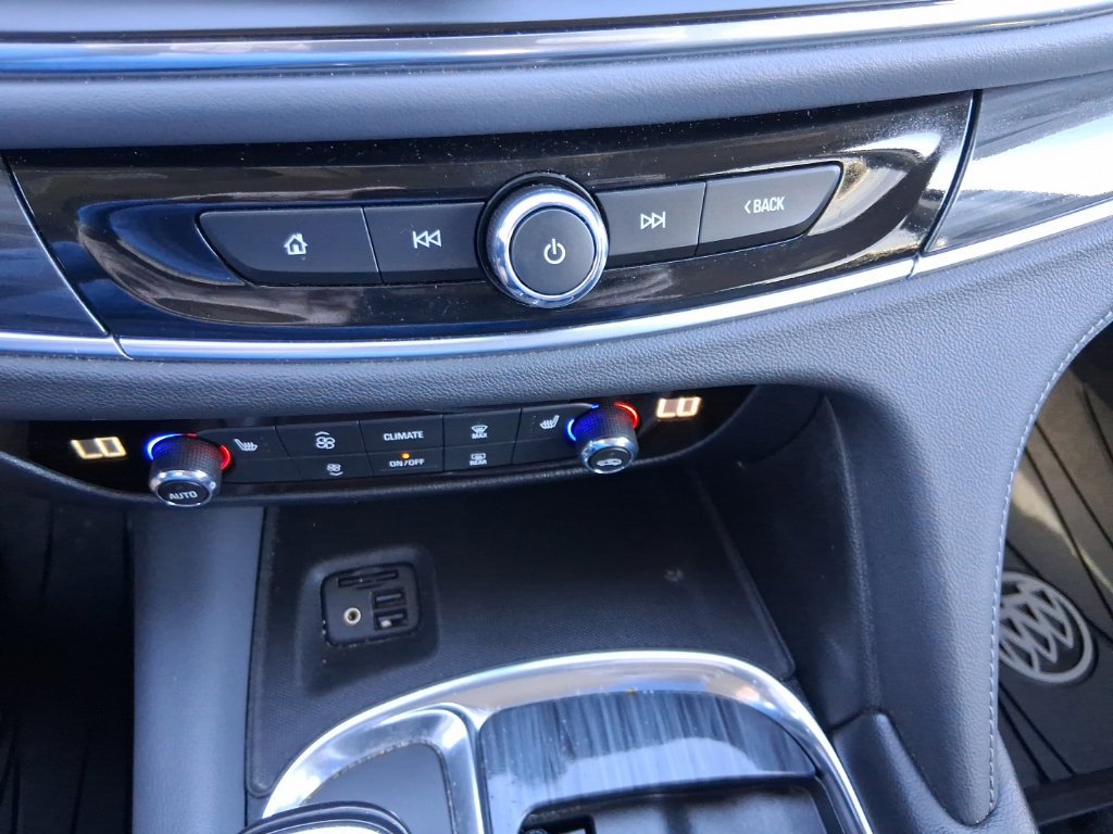 Used 2020 Buick Enclave Essence w/ Sound and Sites Package AWD/4WD image 37