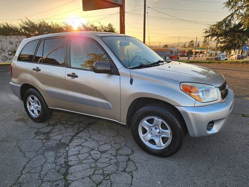 Used 2005 Toyota RAV4 2WD image 3