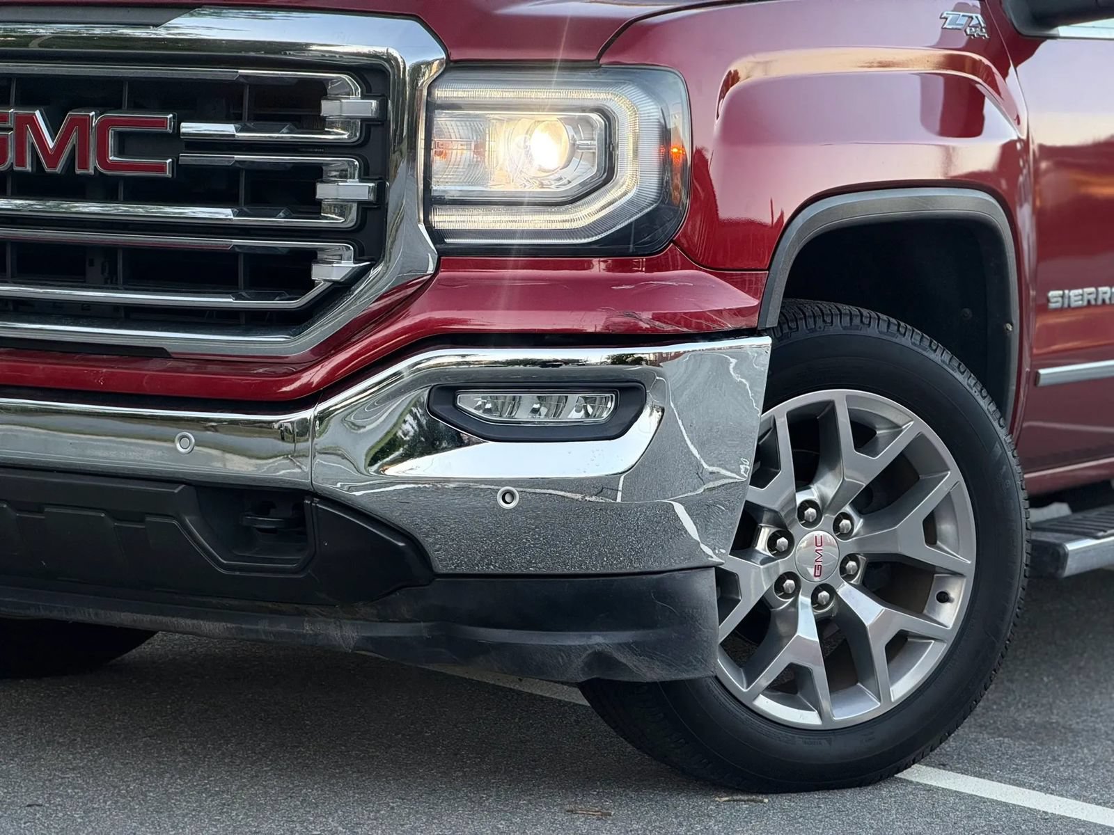 Used 2018 GMC Sierra 1500 SLT w/ SLT Premium Package AWD/4WD image 3