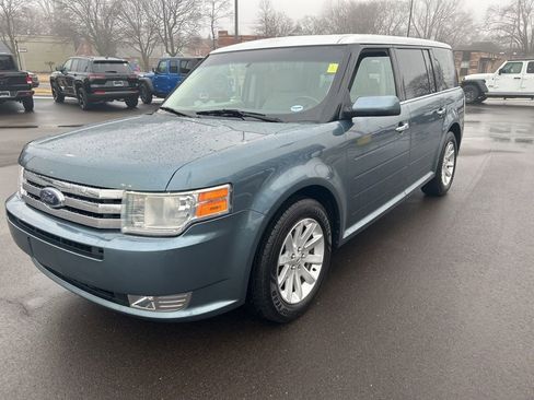Used 2010 Ford Flex SEL image 1