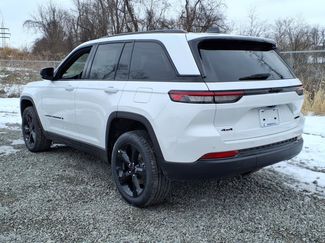 New 2025 Jeep Grand Cherokee Limited w/ Black Appearance Package AWD/4WD video 3