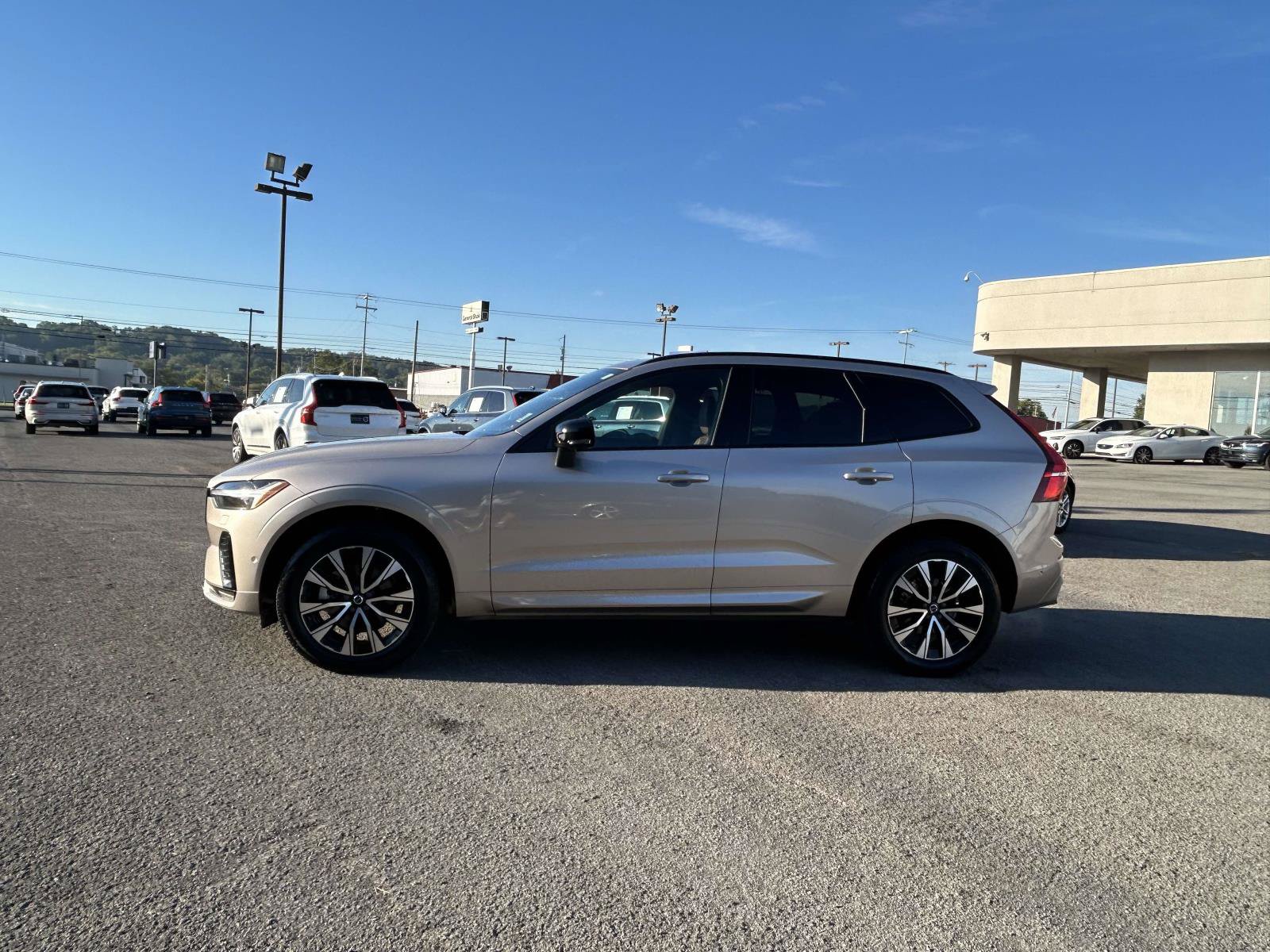 Certified 2024 Volvo XC60 B5 Plus AWD/4WD image 4