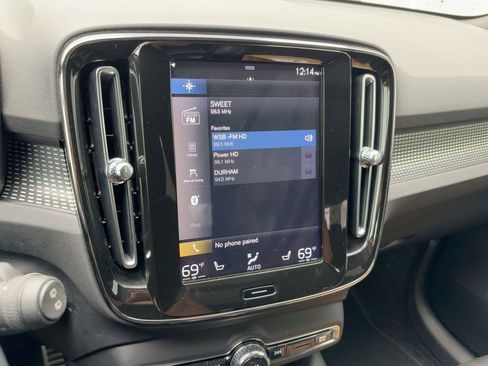 Used 2019 Volvo XC40 T5 R-Design image 23