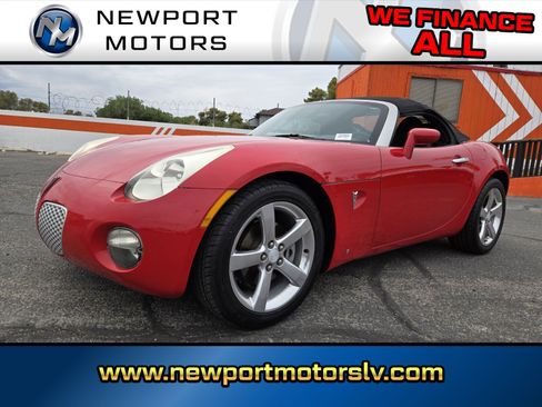 Used 2007 Pontiac Solstice Convertible w/ Premium Package image 1