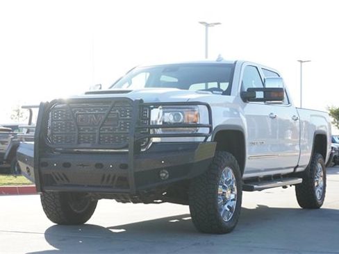 Used 2019 GMC Sierra 2500 Denali w/ Duramax Plus Package image 3