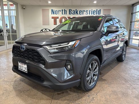 Used 2022 Toyota RAV4 XLE Premium AWD/4WD image 6