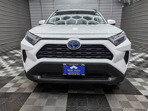 Used 2022 Toyota RAV4 XLE w/ Convenience Package AWD/4WD image 4