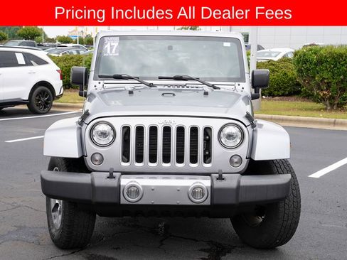 Used 2017 Jeep Wrangler Unlimited Sahara w/ Connectivity Group AWD/4WD image 2