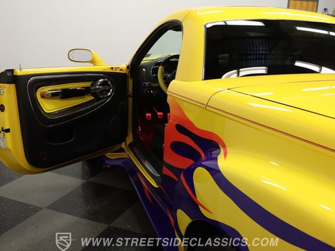 Used 2005 Chevrolet SSR w/ Preferred Equipment Group image 32