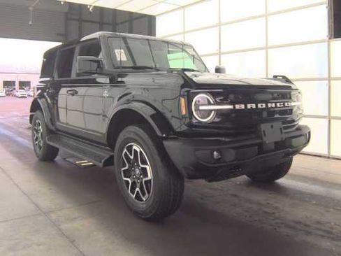 Used 2025 Ford Bronco Outer Banks AWD/4WD image 6