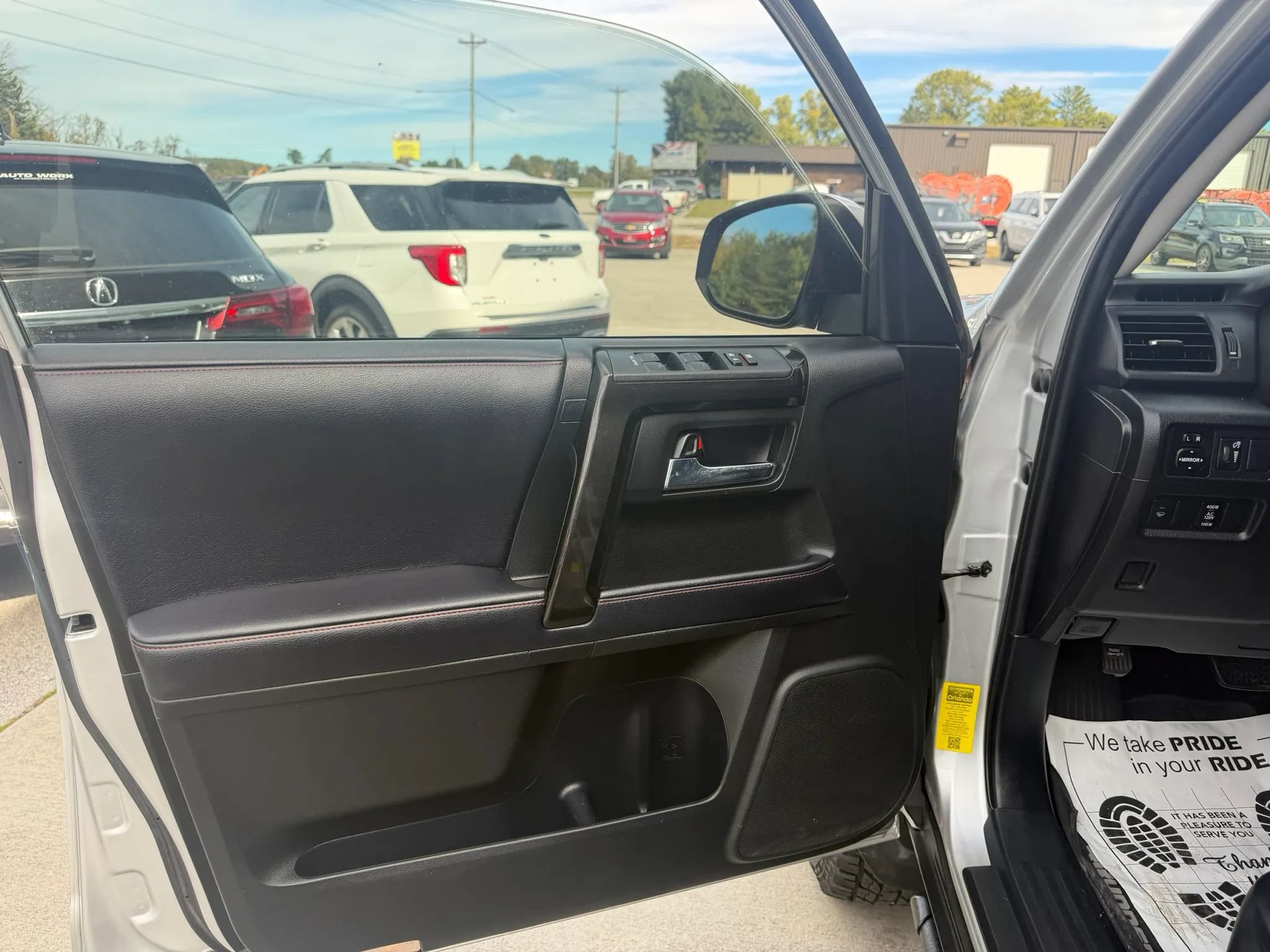 Used 2018 Toyota 4Runner TRD Off-Road AWD/4WD image 32