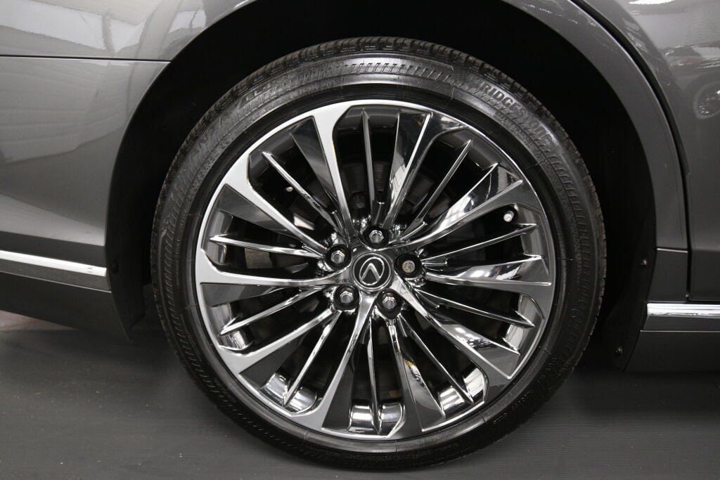 Used 2023 Lexus LS 500 AWD image 33