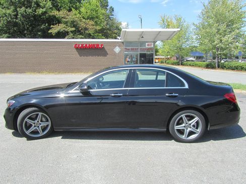 Used 2017 Mercedes-Benz E 300 4MATIC image 7