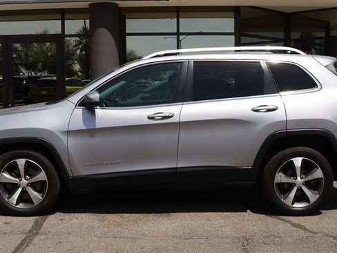 Used 2020 Jeep Cherokee Limited FWD image 8