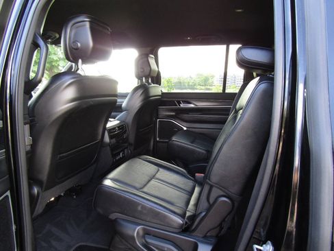 Used 2024 Jeep Wagoneer Series II AWD/4WD image 13