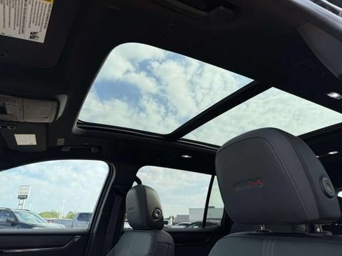 Used 2025 GMC Acadia AT4 w/ Luxury Package AWD/4WD image 14