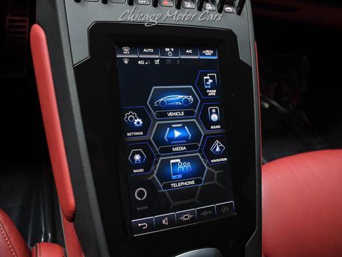 Used 2020 Lamborghini Huracan EVO image 13