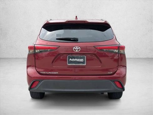Used 2020 Toyota Highlander XLE FWD image 7