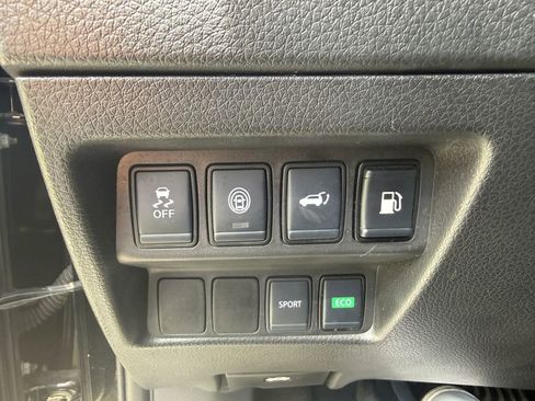 Used 2020 Nissan Rogue SV FWD image 14