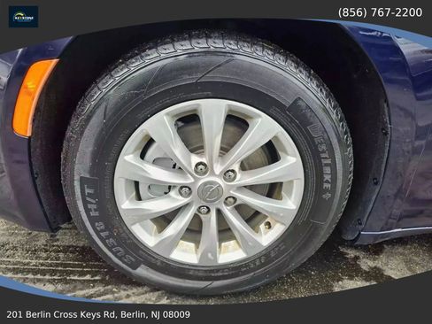 Used 2018 Chrysler Pacifica Touring-L image 15