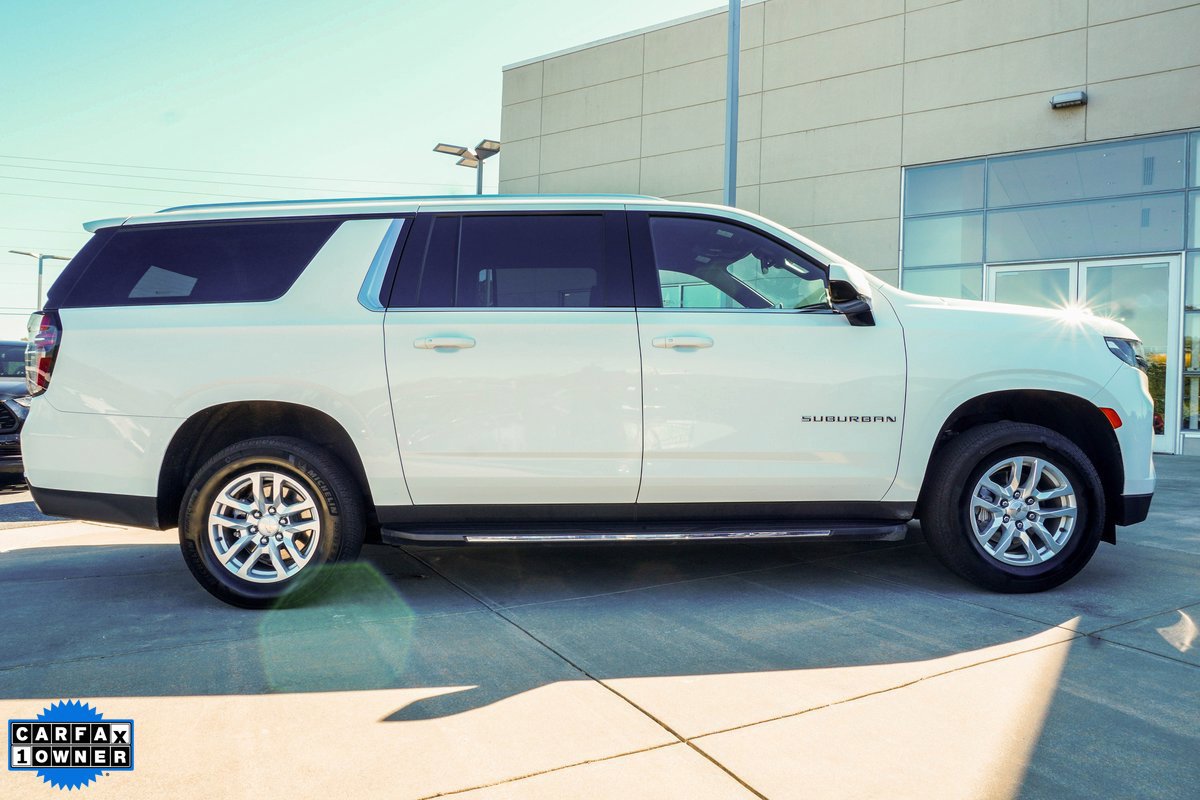 Used 2024 Chevrolet Suburban LT RWD image 7
