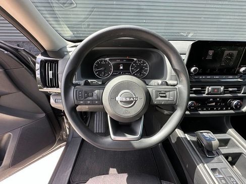 Used 2023 Nissan Pathfinder S AWD/4WD image 18