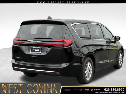 New 2026 Chrysler Pacifica Select FWD image 11