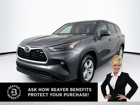 Certified 2025 Toyota Highlander LE FWD image 1