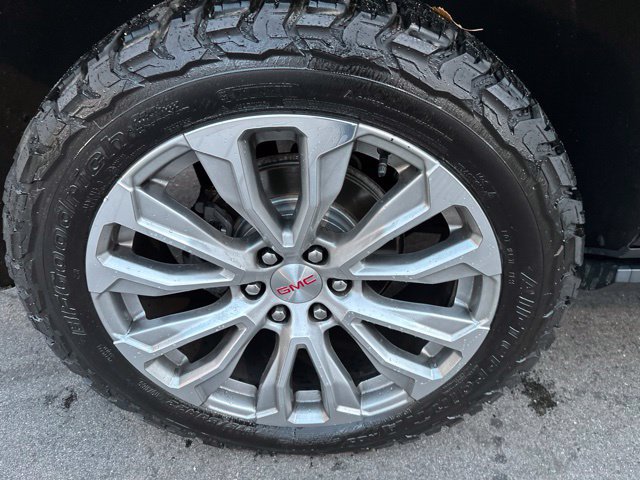 Used 2022 GMC Yukon XL Denali w/ Denali Ultimate Package AWD/4WD image 10