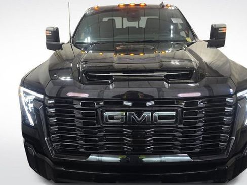 Used 2024 GMC Sierra 2500 Denali Ultimate image 2