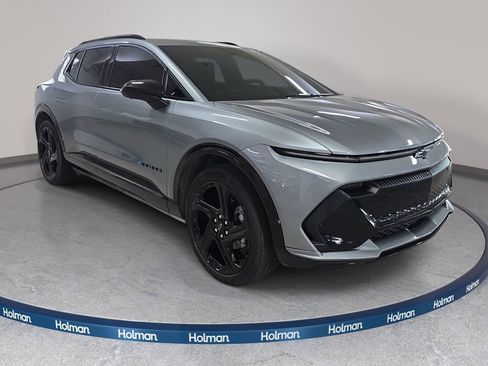 Used 2025 Chevrolet Equinox EV RS image 4