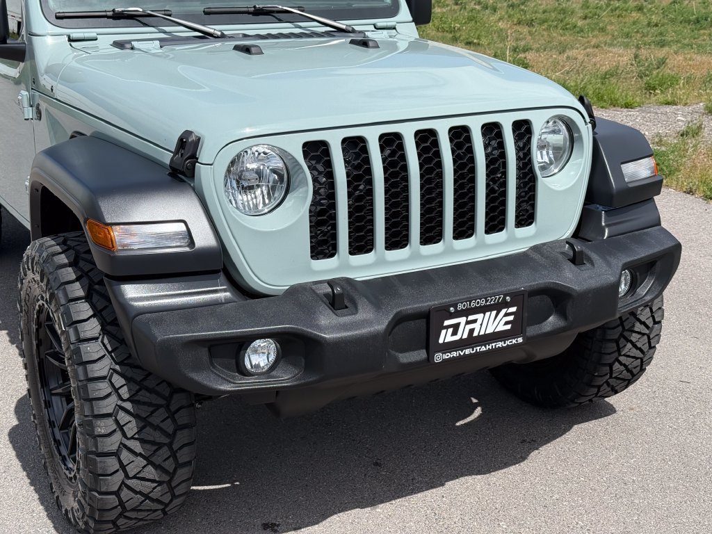 Used 2024 Jeep Wrangler Unlimited Sport AWD/4WD image 3