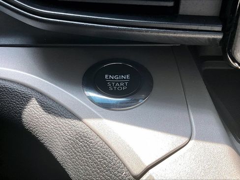 Used 2023 Ford Explorer XLT RWD image 15