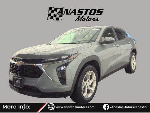 Used 2024 Chevrolet Trax LS w/ LS Convenience Package FWD image 2