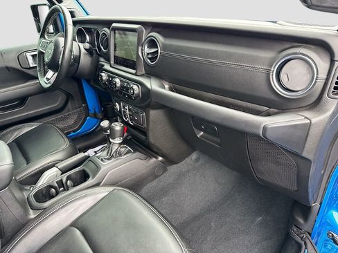 Used 2022 Jeep Wrangler Unlimited Sahara w/ Cold Weather Group image 34