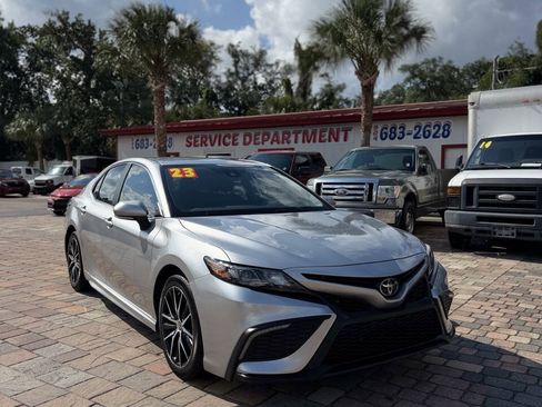 Used 2023 Toyota Camry SE FWD image 3