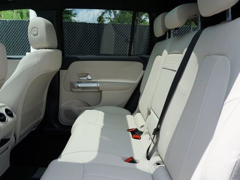 Used 2025 Mercedes-Benz GLB 250 image 46