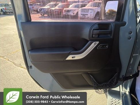 Used 2014 Jeep Wrangler Unlimited Sahara w/ Dual Top Group AWD/4WD image 14