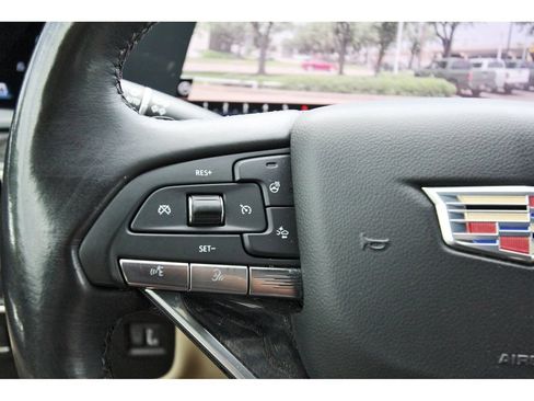 Used 2021 Cadillac Escalade Premium Luxury w/ LPO, Illumination Package RWD image 16
